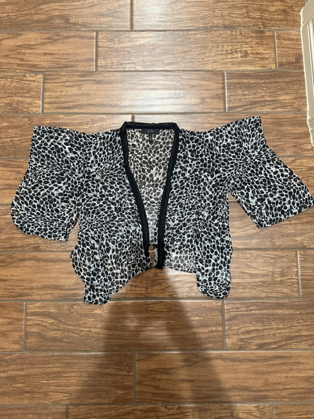 Jessica Simpson shawl size small